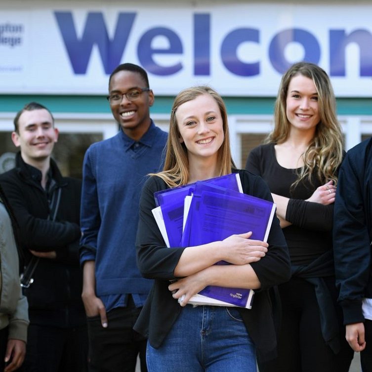 COLLEGE HELPS SCHOOL LEAVERS MAKE THE RIGHT DECISION