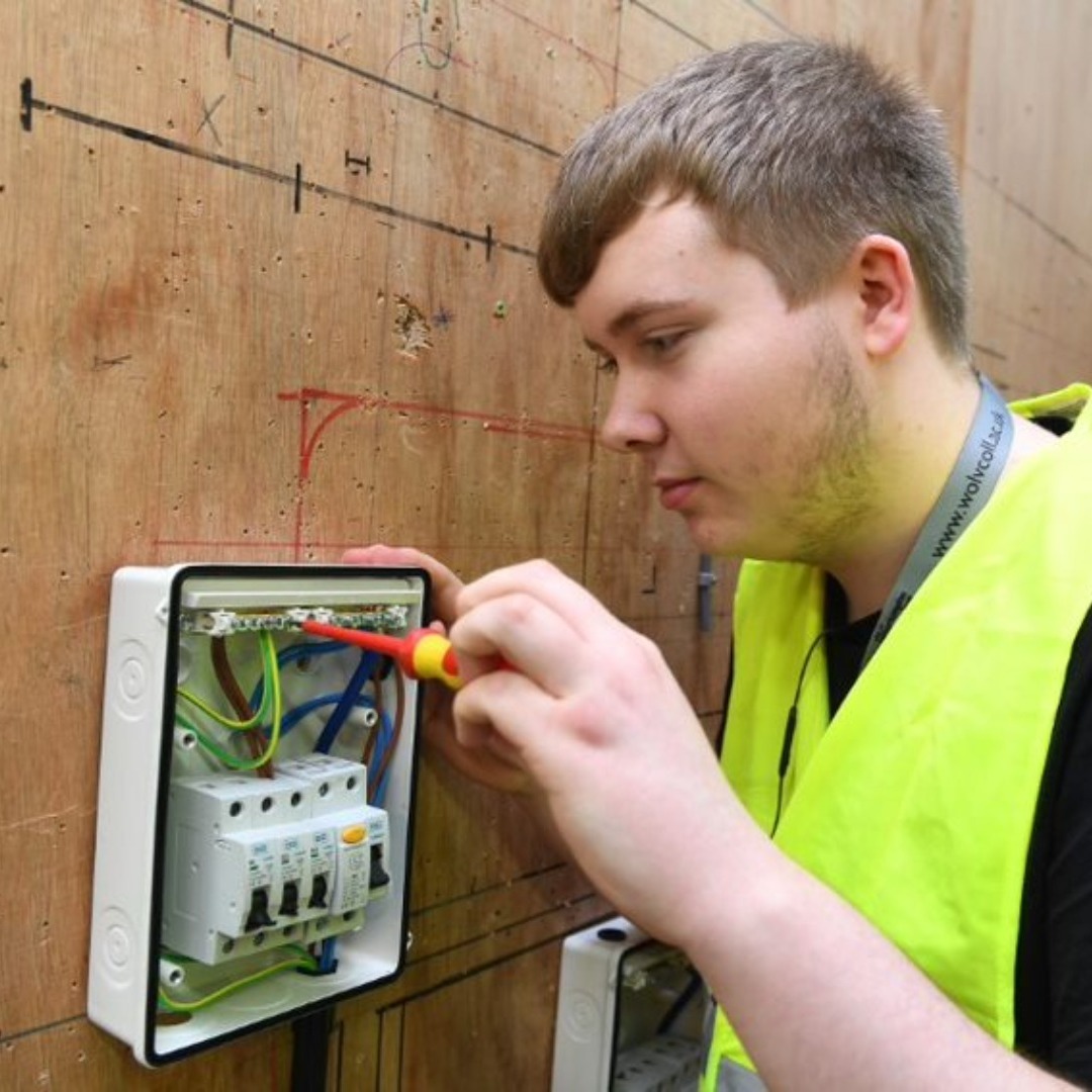Installation Electrician Apprenticeship Level 3